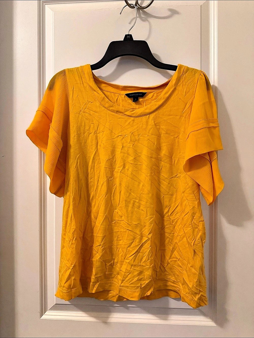 Banana Republic Short Sleeve Top in Yellow Large Like New